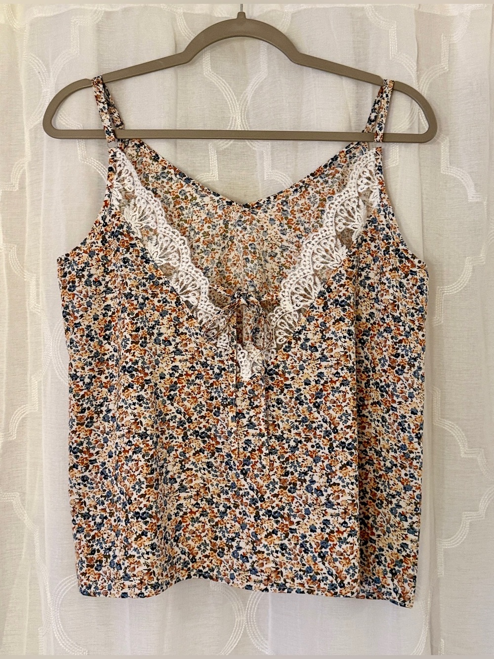 SHEIN Large Ditsy Floral Lace Trim Tie Front Cami Tank Top Cottagecore